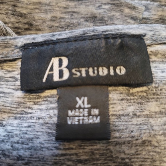 AB Studio Heathered Gray Ruffle Front Mini Sleeve Top XL - Picture 3 of 4